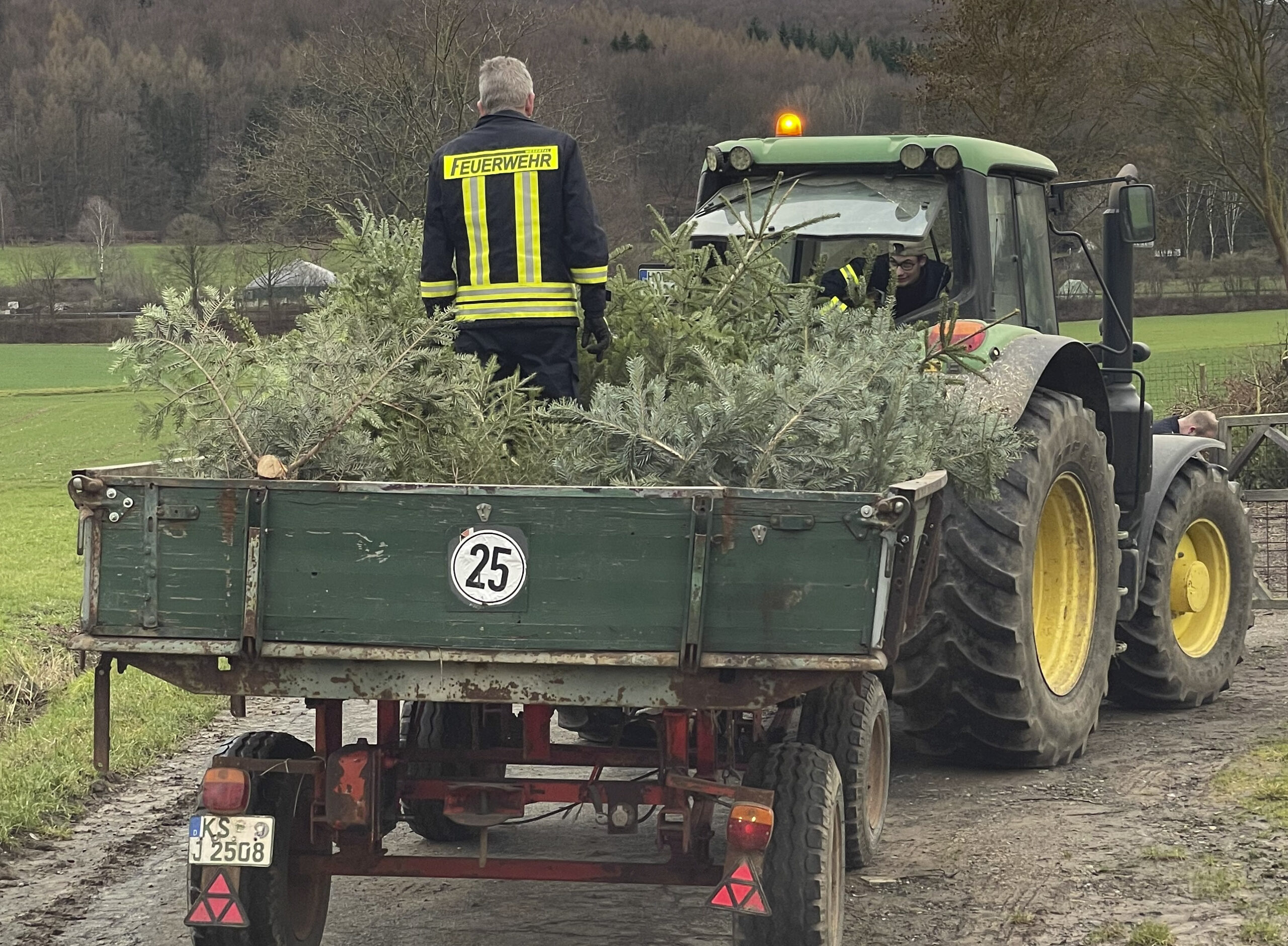 Weihnachtsbäume eingesammelt!