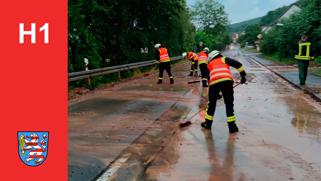 Einsatz, Schlamm auf Straße, 22.06.2023